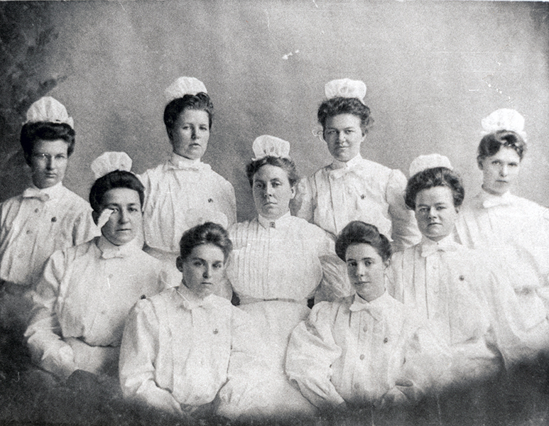 St. Anthony's Hospital School of Nursing, graduating class of 1905